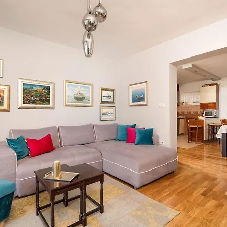 Idis Luxury Podstrana