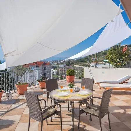 Idis Luxury * Podstrana