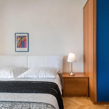 Idis Luxury شقة *